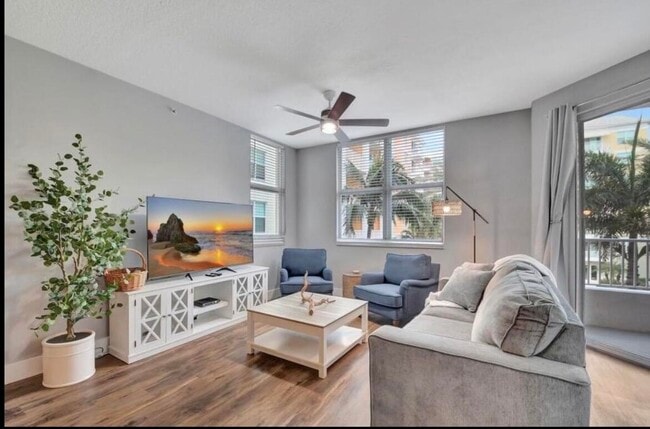 Building Photo - 804 E Windward Way