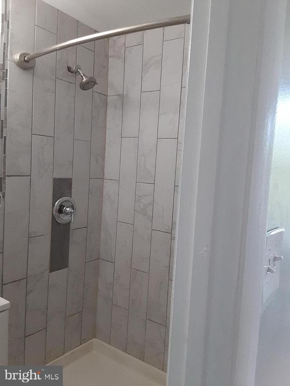 Building Photo - 1712 W Lombard St