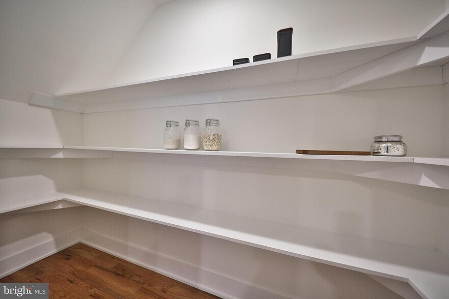 Pantry - 909 N 20th St