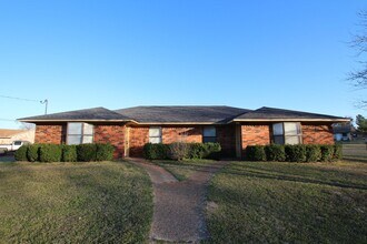 Building Photo - Ridgerock DUPLEX 20169/20171