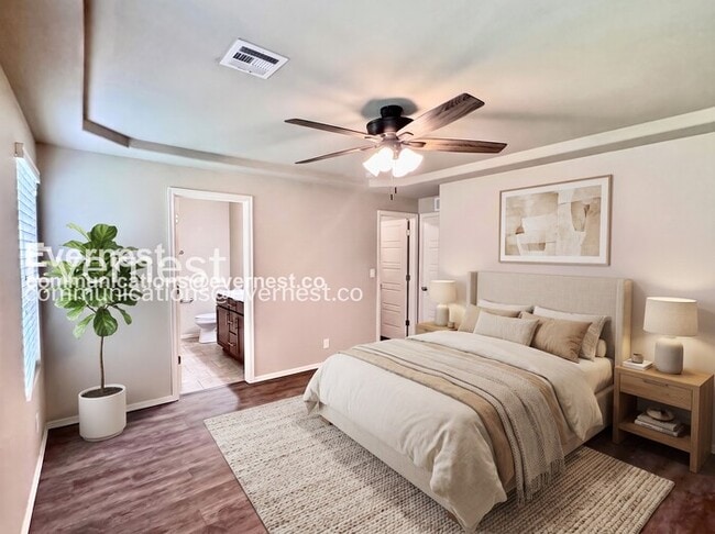 Building Photo - 3 Bed, 2 Bath Home with Garage / Pet-Friendly / Available Now!