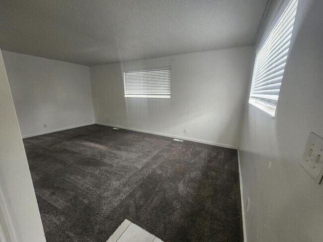 Building Photo - 2590 Robin Rd