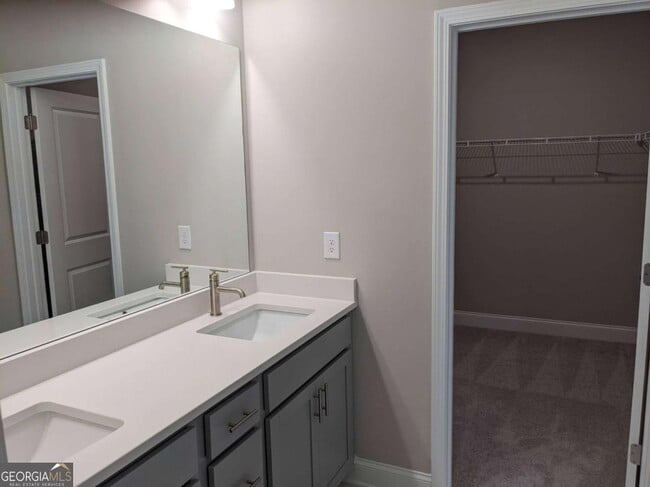 Building Photo - 225 Spike Trl SE