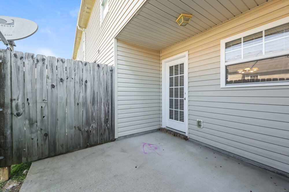 Building Photo - 8035 Logan Dr