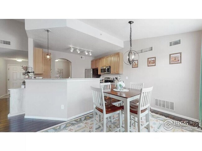 Building Photo - 2 Bed 2 Bath With Mountain views