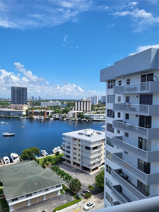 Building Photo - 137 Golden Isles Dr