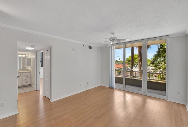 Building Photo - 2665 SW 37th Ave