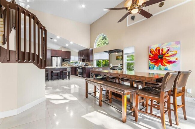 Building Photo - 9210 Oak Grove Cir