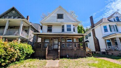 Building Photo - 735 Parkwood Dr