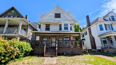 Building Photo - Discover this four-bedroom, two-bath home in Cleveland