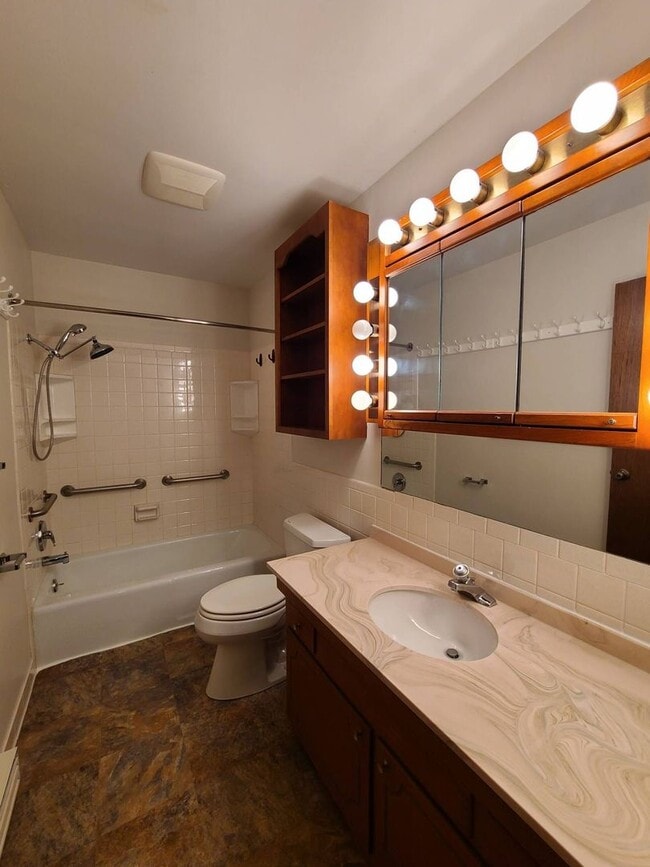 Building Photo - Two Bedroom Condo on Lake Michigan in Stev...