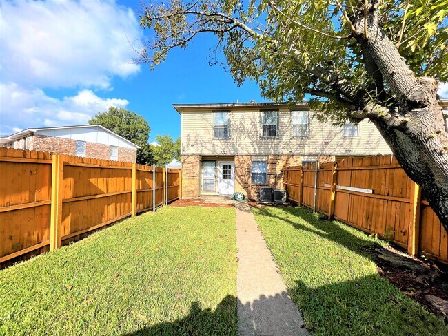 Building Photo - Charming 2 Bedroom in Garland