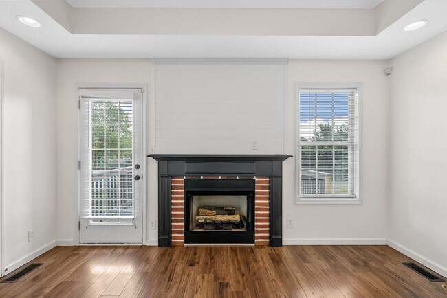 Building Photo - 1021 Glenhurst Way