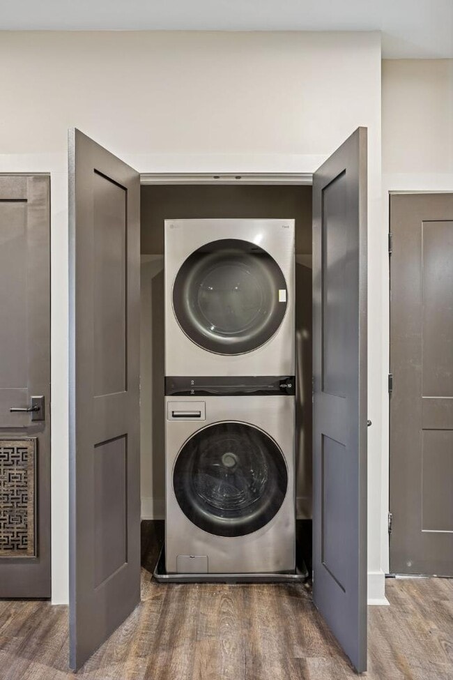 Building Photo - 118 N Main St