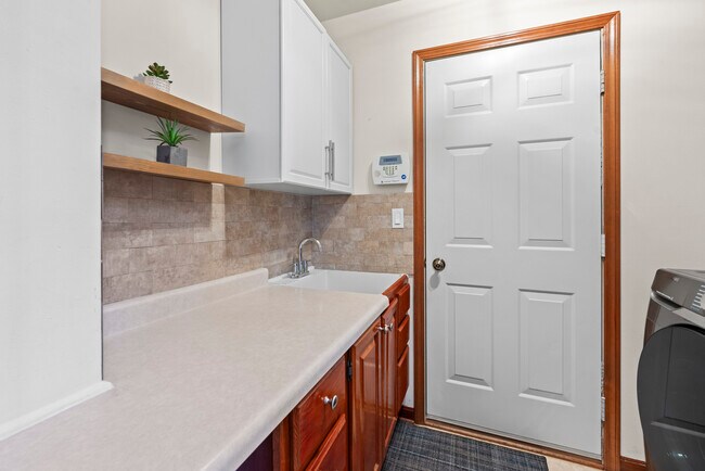 Building Photo - 707 Republic Ct