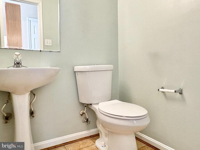 Building Photo - 9 Kimberly Dr