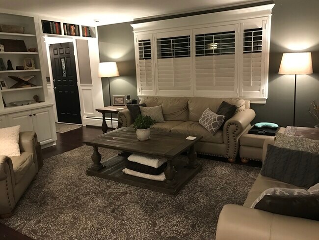 Building Photo - 583 Nile St