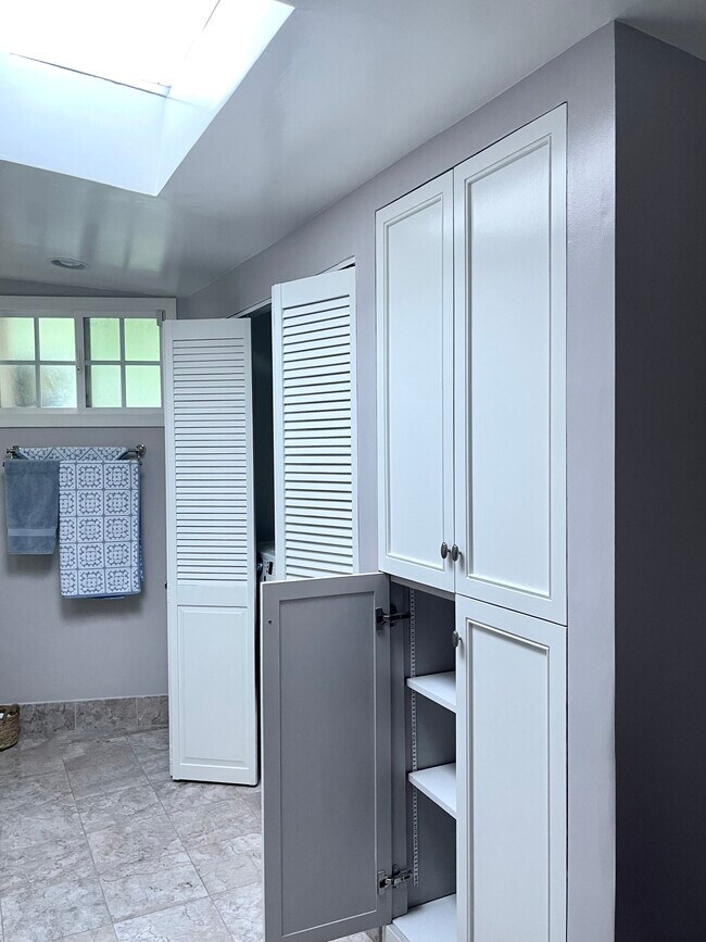 Building Photo - 1552 Crater Ln