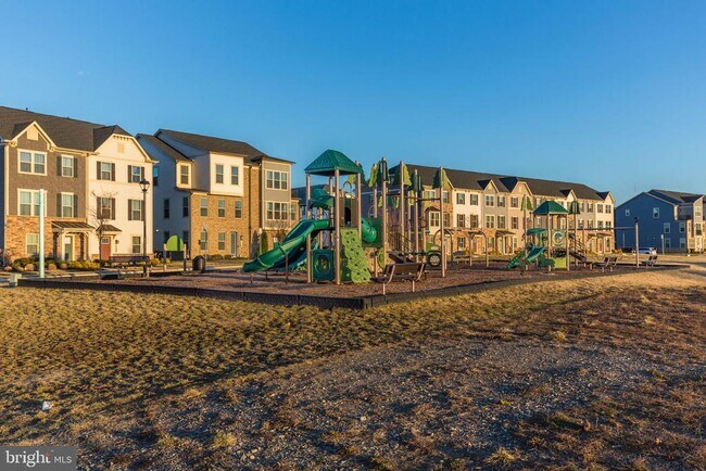 Building Photo - 6547 Clubhouse Dr
