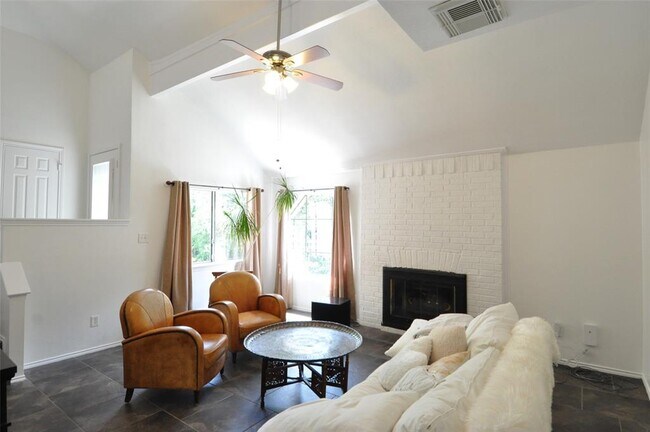 Building Photo - 9902 Talleyran Dr