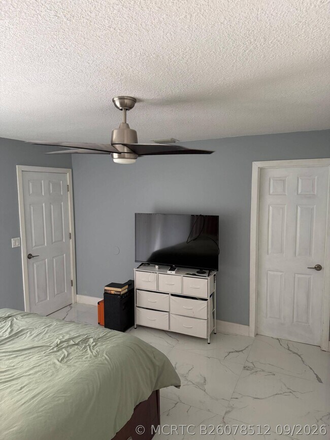 Building Photo - 3801 Waterview Cir