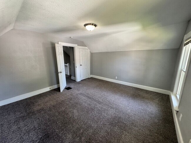 Building Photo - 307 S Lincoln Ave