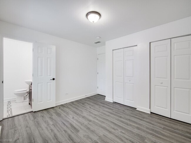 Building Photo - 946 Harvard Ln