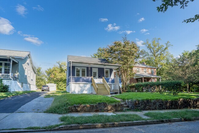 Primary Photo - 2716 Woodsdale Ave