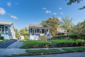Building Photo - 2716 Woodsdale Ave