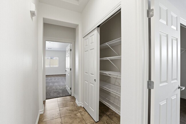 Building Photo - Single Story Stunner in Silverado Ranch!