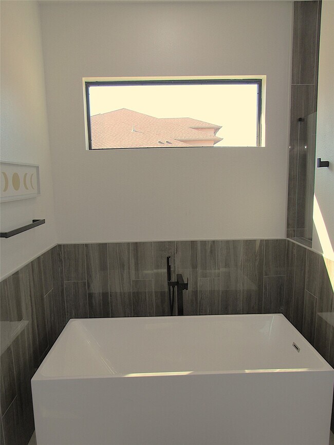 Building Photo - 51 Rd 6613