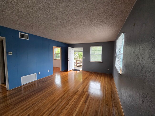 Building Photo - Updated 3-bedroom, 2-bath home