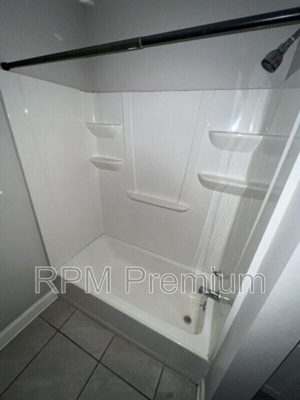 Building Photo - 4922 Sunnybrook Dr