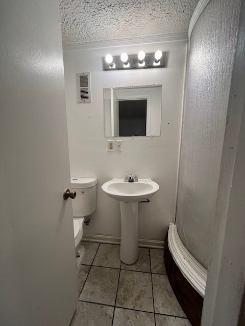 Building Photo - 3 bedroom 1.5 Bathroom