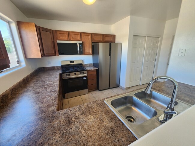 Building Photo - 5983 Avenida Bodega