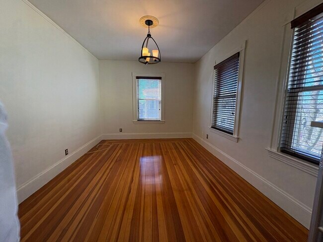 Building Photo - 62 Ibbetson St