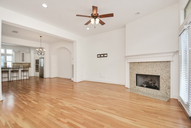 Building Photo - 5815 Lacy St