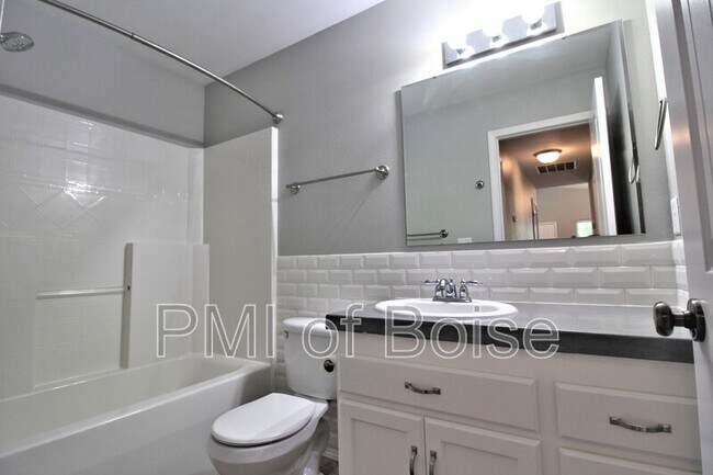 Building Photo - 306 Pietra Way