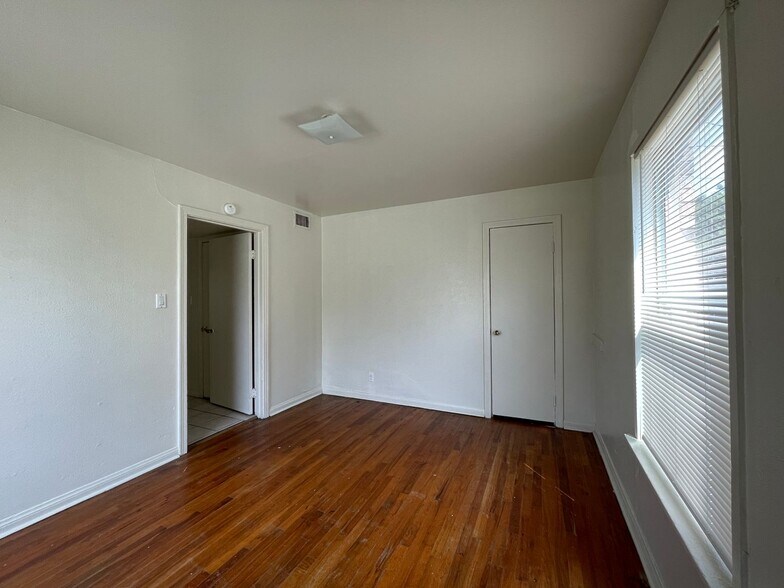 Building Photo - 803 Sissom Rd