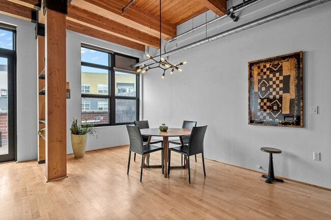 Building Photo - Gorgeous One Bedroom Luxury Condo in Ballp...