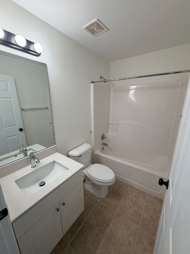 Building Photo - Welcome to The Hammocks! Newly Updated 3 bedroom 2.5 bath home.