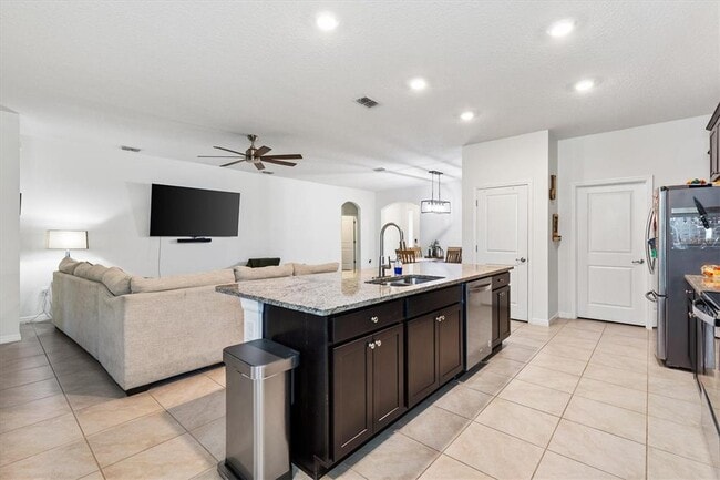 Building Photo - 5470 Sunshine Dr