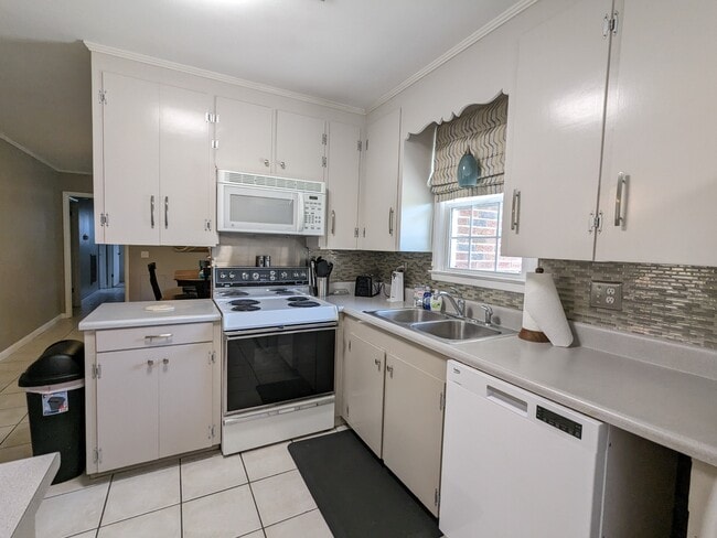 Building Photo - 804 Mixon Dr