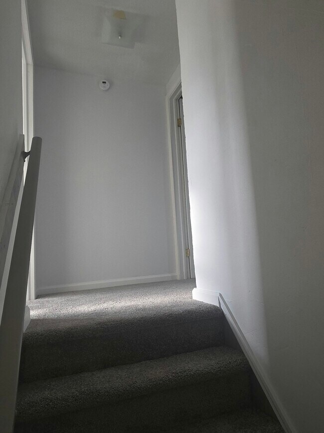 Building Photo - 650 E 130th St