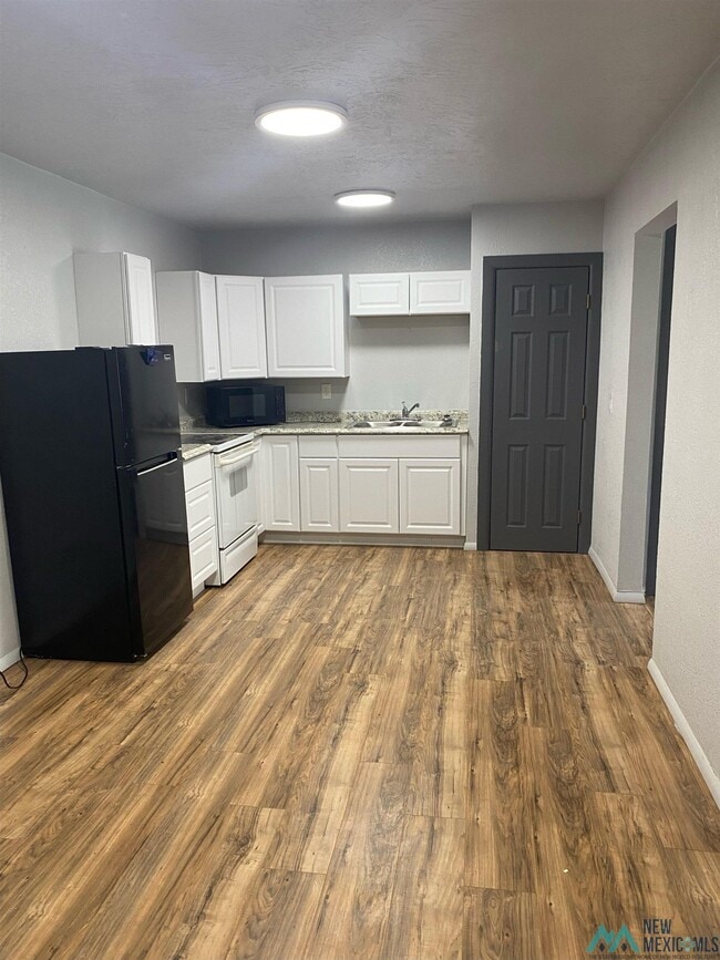 Building Photo - 908.5 Bullock Ct