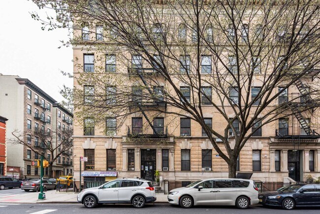 Building Photo - 411 Manhattan Ave