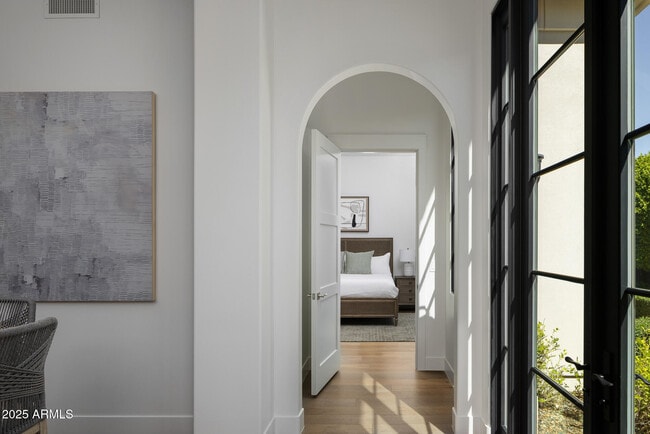 Building Photo - 7730 N Mockingbird Ln