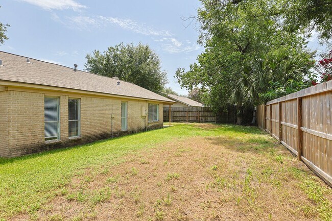 Building Photo - 22318 Fincastle Dr
