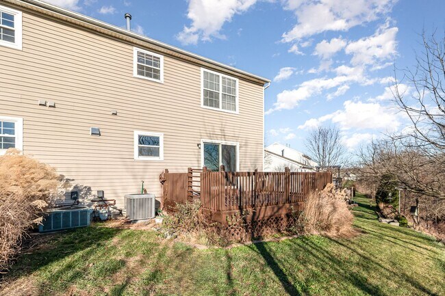 Building Photo - 6280 Spring Knoll Dr