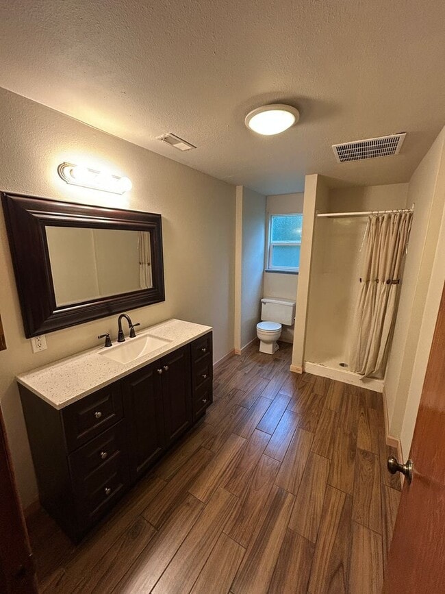Building Photo - 5 bed, 2 bath Covington Home w/2-car garag...